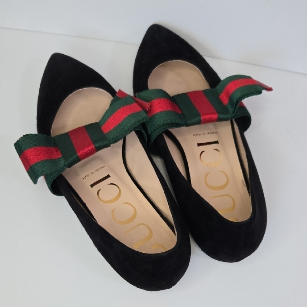 Gucci Women's Black Suede Flats with Red and Green Bow - Picture 5 of 8